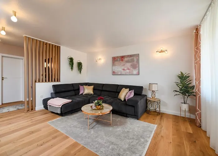 S Design Apartment *